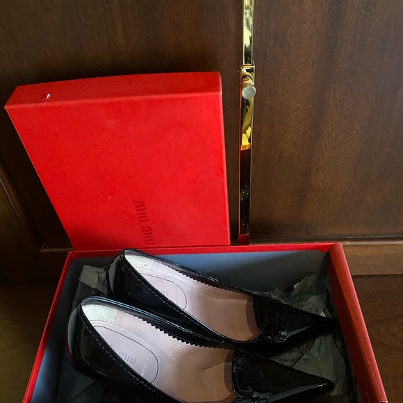 Miu Miu Black Patent Leather Pointed Pumps Size 36.5 - Picture 6 of 6